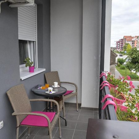 Apartman Nina Sremska Mitrovica Exterior foto